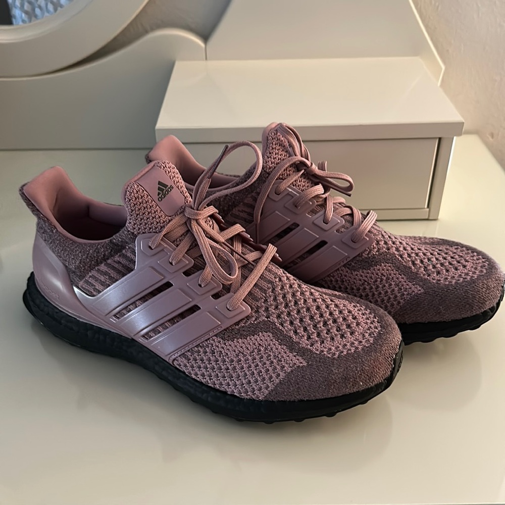 adidas Women's Athletic Shoes in lilac mauve